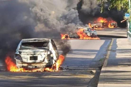 Reportan bloqueos e incendios en Jalisco tras operativo federal en Tapalpa