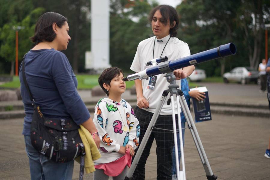 Evento Ciencia Nocturna en Tepoztl&aacute;n atrae a m&aacute;s de 2,300 personas con talleres y observaci&oacute;n astron&oacute;mica