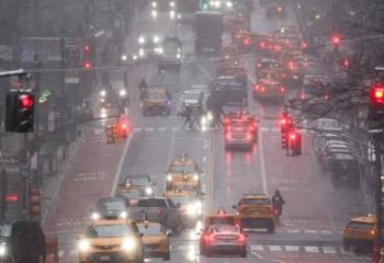 Nueva York decreta toque de queda por tormenta de nieve