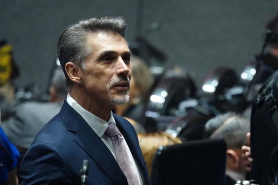 Morena analiza conducta de Sergio Mayer tras licencia para programa televisivo