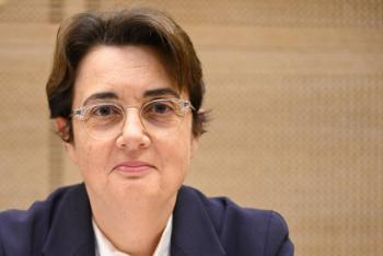 Dimite la presidenta del Louvre cuatro meses despu&eacute;s del robo de joyas