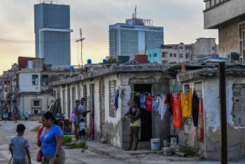 Suprema Corte de EU frena aranceles que condicionaban env&iacute;os de petr&oacute;leo a Cuba