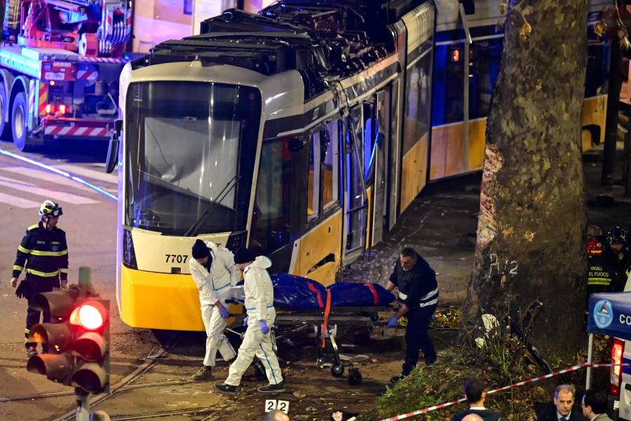 El descarrilamiento de un tranvía deja dos muertos y decenas de heridos en Milán