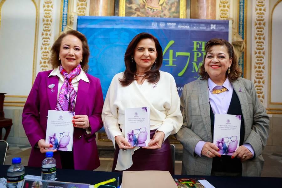 Ministra Yasmín Esquivel presenta Constitución con “mirada violeta” en FIL Minería