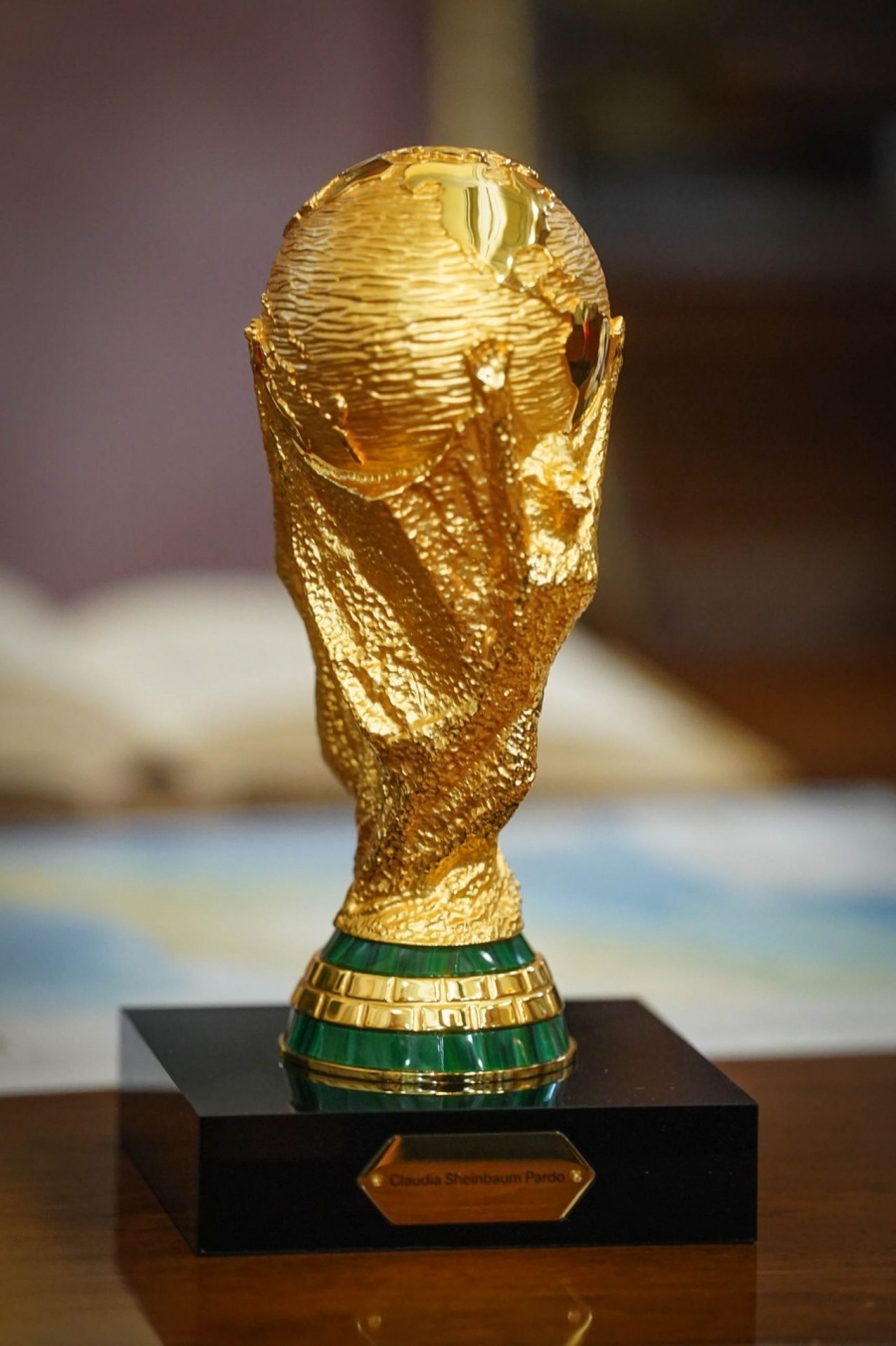 Llega el trofeo de la Copa Mundial de la FIFA 2026 a M&eacute;xico