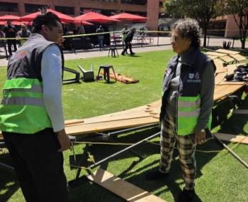 Colapsa tarima en la IBERO durante foto de generaci&oacute;n; 33 personas fueron valoradas