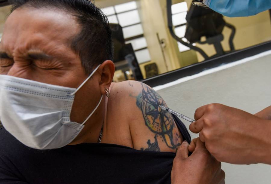 Quer&eacute;taro reporta 89% de avance en vacunaci&oacute;n contra influenza; registra 99 casos y 3 defunciones