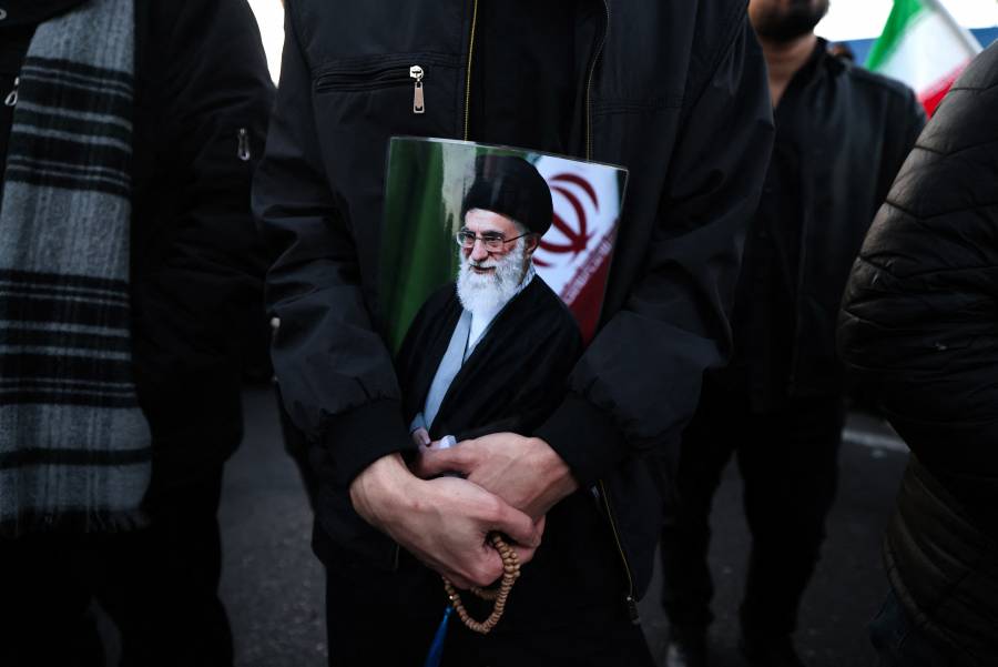 Irán conforma consejo de transición tras la muerte de su líder supremo