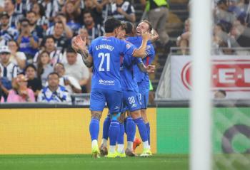 Cruz Azul se sienta en el trono tras ca&iacute;da de Chivas y Tigres golea al Am&eacute;rica