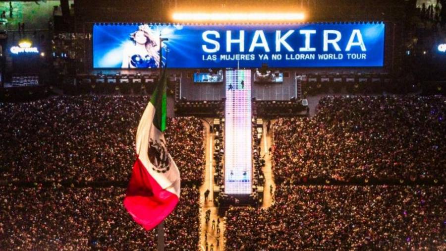 Sheinbaum celebra concierto de Shakira en el Z&oacute;calo y destaca asistencia de 400 mil personas