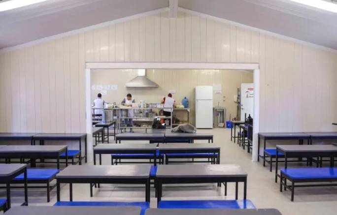 Corregidora entrega aula cocina rehabilitada en primaria Emiliano Zapata