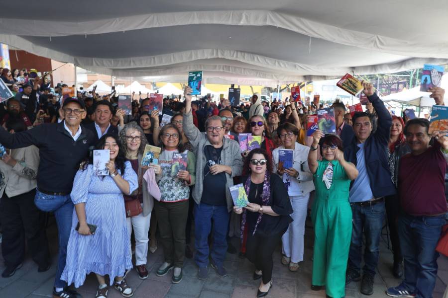 Entrega masiva de Libros “25 Para El 25” reúne a 2 mil Jóvenes en Iztapalapa