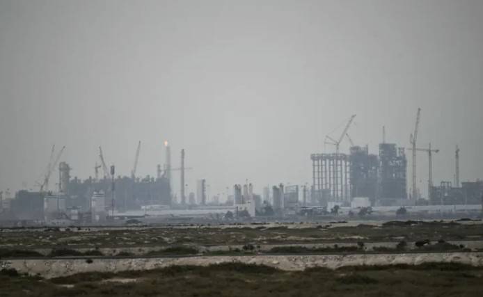 QatarEnergy suspende producci&oacute;n de gas tras ataques iran&iacute;es