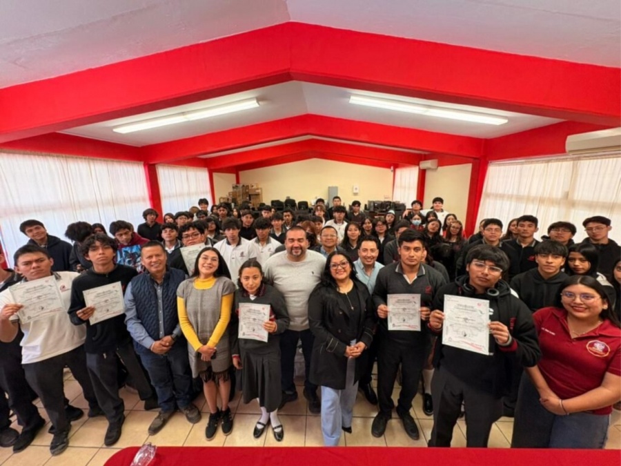 Icapet entrega constancias de capacitación a estudiantes y personal educativo en Oaxaca