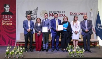 Econom&iacute;a y Ceneval firman convenio para crear 10 microcredenciales en log&iacute;stica