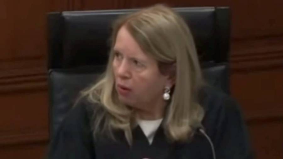Celular interrumpe sesión de la Suprema Corte durante intervención de Loretta Ortiz