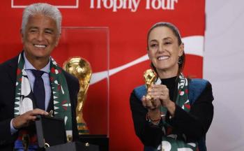 A 100 d&iacute;as del mundial, Sheinbaum recibe la Copa del Mundo y a ‘Bebeto’ en Palacio Nacional