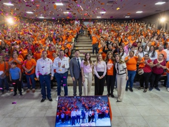 Gobierno de Nuevo Le&oacute;n entrega apoyos de 'Ayudamos a las Mujeres' en El Carmen, con meta de llegar a 160 mil beneficiarias