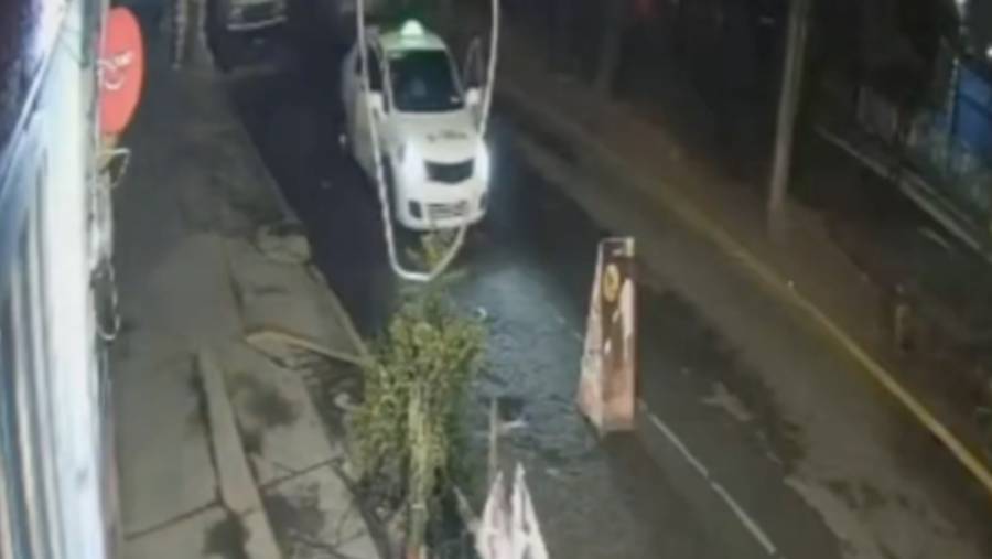 Policías de CDMX separados de su cargo tras mover taxi con dos cadáveres hacia Naucalpan