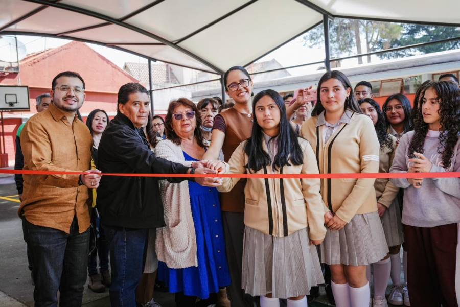 Alcaldesa Gaby Osorio inaugura arcotecho en secundaria de San Pedro M&aacute;rtir