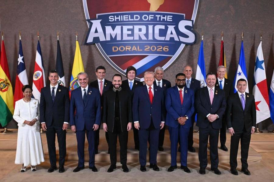 Trump anuncia coalición militar contra cárteles y rechaza aprender español en cumbre en Miami