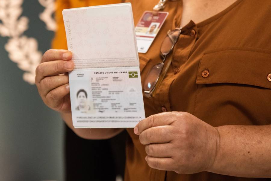 SRE alerta sobre fraudes en tr&aacute;mite de pasaporte y refuerza canales oficiales