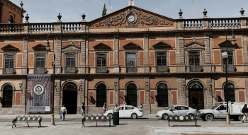 Protesta del 8M en la UASLP culmina con da&ntilde;os al edificio central