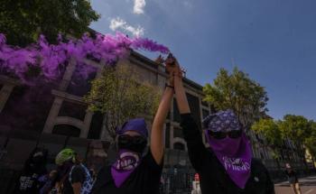 El color morado y su historia como emblema del D&iacute;a Internacional de la Mujer