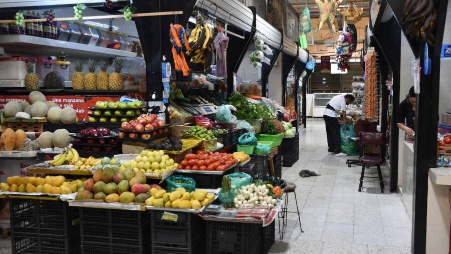 Inflación en México repunta en febrero y rompe objetivo de Banxico