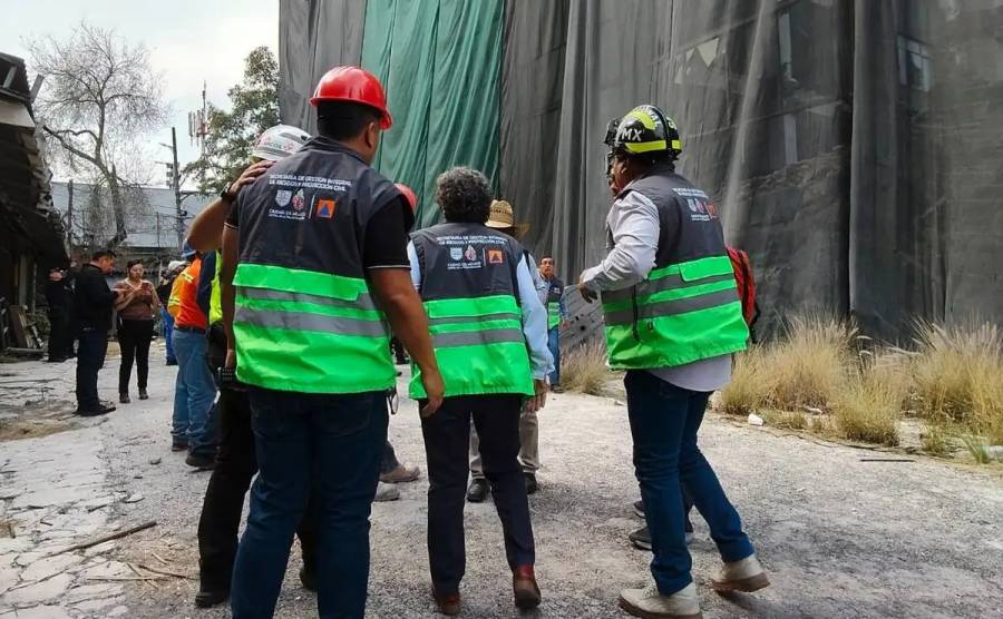 Al menos 3 personas atrapadas en la colonia Tránsito por derrumbre en edificio