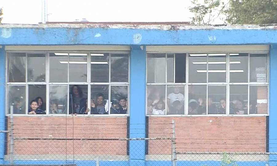 “¡Presidenta, presidenta!”: coro espont&aacute;neo desde secundaria a Sheinbaum en su ma&ntilde;anera en GAM