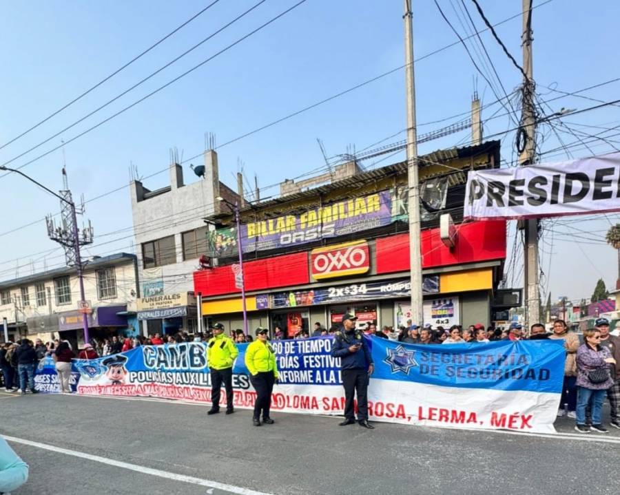 Policías auxiliares del EdoMex protestan fuera de la Mañanera del Pueblo para exigir pago de prestaciones