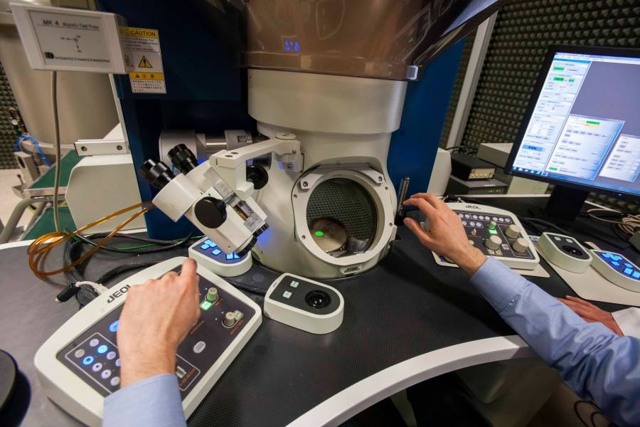 Di&aacute;logo entre autoridades y farmac&eacute;utica busca fortalecer innovaci&oacute;n y patentes en M&eacute;xico