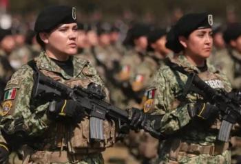 Sheinbaum conmemora el 8M con mujeres de las Fuerzas Armadas