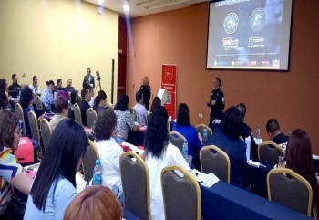 Escuadr&oacute;n Antiextorsi&oacute;n y Polic&iacute;a Cibern&eacute;tica capacitan a universitarios y periodistas en Le&oacute;n