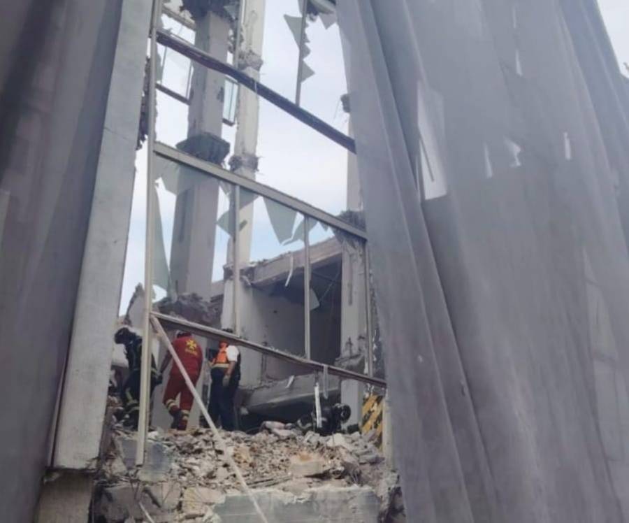 Fuerzas Armadas se suman al rescate de una persona tras derrumbe de edificio en demolici&oacute;n en CDMX: presidenta