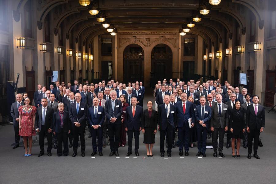 Presidenta responde preguntas de delegaci&oacute;n de empresarios n&oacute;rdicos; acuerdan varias inversiones