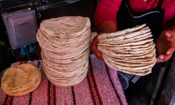 Profeco advierte riesgos sanitarios por venta de tortillas en hieleras