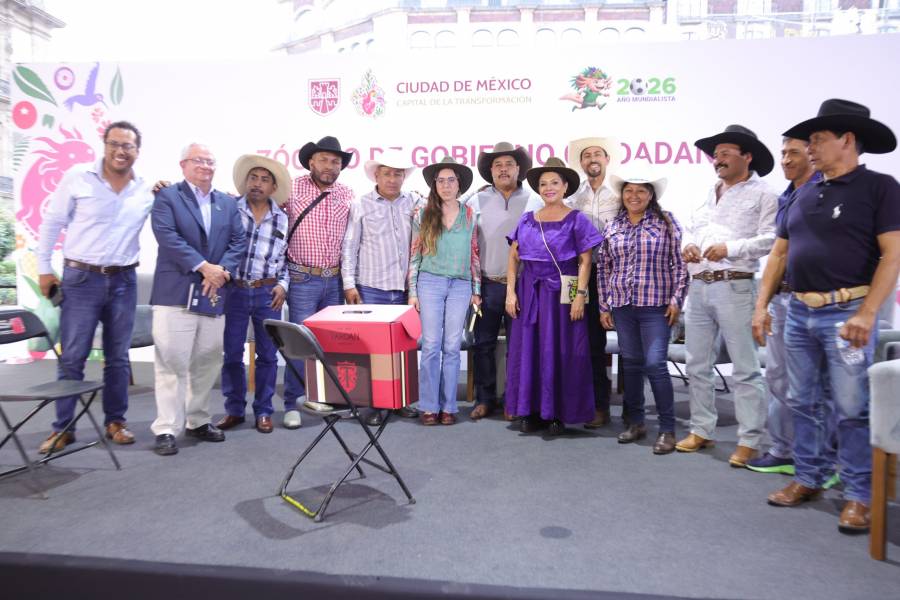 Acuden más de 7 mil personas al Zócalo de Gobierno Ciudadano; Clara Brugada brindó atención directa a 44 ciudadanas y ciudadanos.