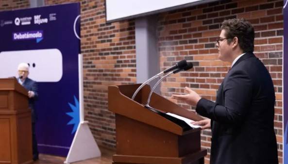 SEJUVE abre convocatoria para concurso estatal de debate Debat&aacute;moslo 2026