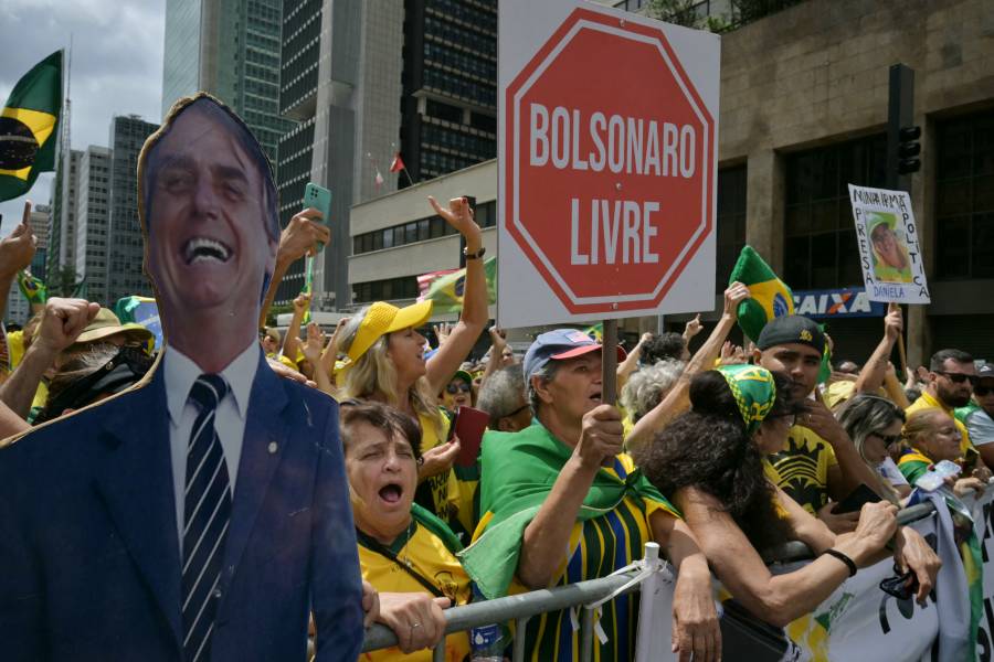 Hospitalizan al exmandatario brasile&ntilde;o Jair Bolsonaro por bronconeumon&iacute;a