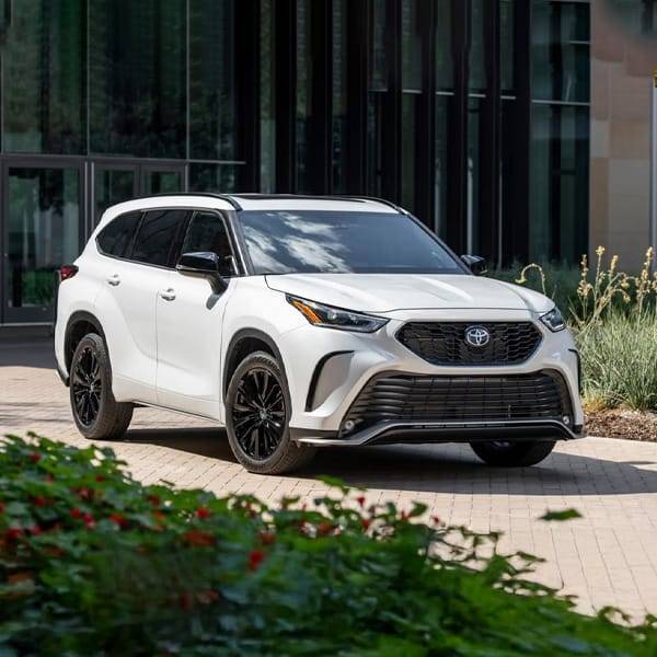 Toyota Highlander: el SUV que entiende el ritmo de la ciudad… y sabe escapar de ella