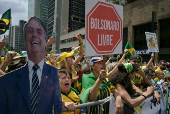Hospitalizan al exmandatario brasile&ntilde;o Jair Bolsonaro por bronconeumon&iacute;a