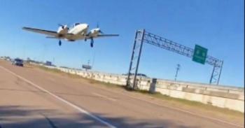 Avioneta aterriza de emergencia en carretera 290 de Travis sin heridos