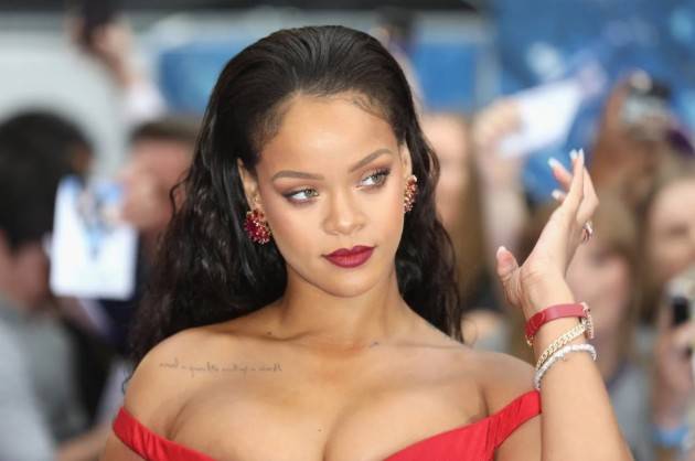 Acusan a mujer por disparar contra la casa de Rihanna