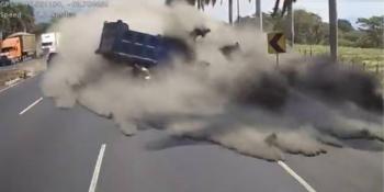 Choque m&uacute;ltiple en autopista de Guatemala deja tres muertos