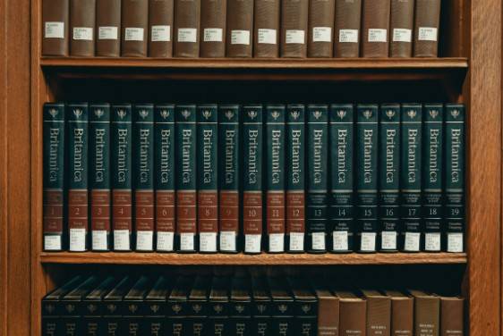 La enciclopedia Britannica denunci&oacute; a OpenAI por uso no autorizado de miles de art&iacute;culos