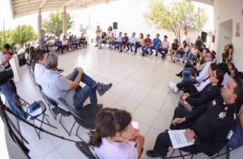 Guerrero Tr&aacute;pala escucha peticiones de vecinos del fraccionamiento La Vida