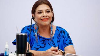 Pasto utilizado en el Z&oacute;calo ser&aacute; destinado a la rehabilitaci&oacute;n de 300 canchas de futbol en toda la ciudad: Clara Brugada