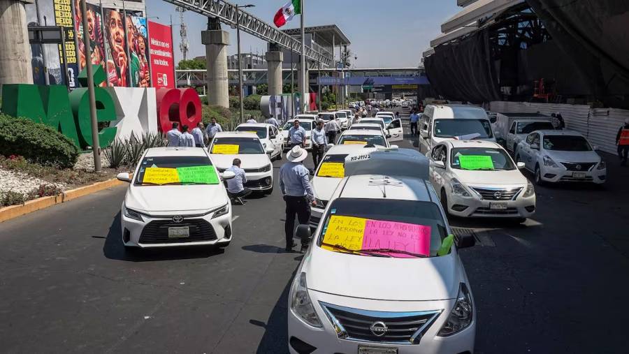 Bloqueos en Circuito Interior y accesos al AICM provocan complicaciones viales en CDMX